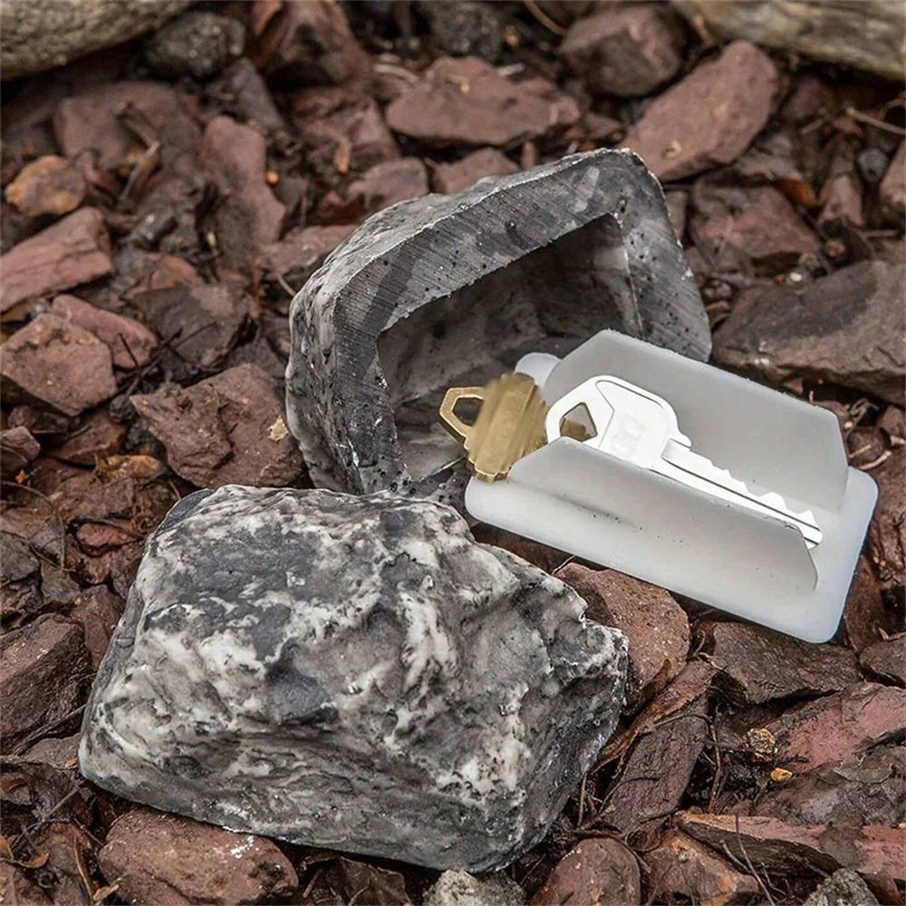 Waterproof outdoor key holder for garden or yard | ARLOW